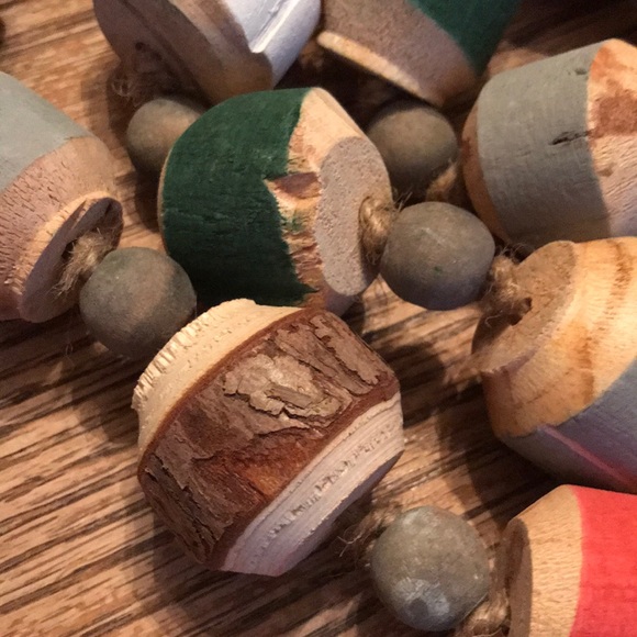 Rustic wood bead christmas garland - Picture 2 of 4